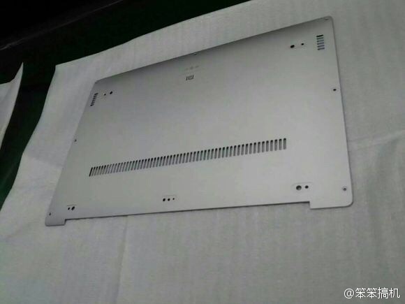 小米筆記本？看樣子面板是鋁模具